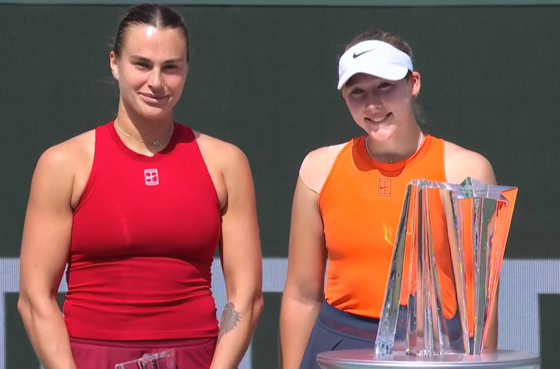 夺冠引发热议！，莎拉波娃在利物浦比赛中最后时刻胜出上演精彩一战